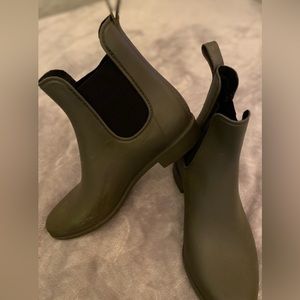 Merona Rain/Garden Chelsea Ankle Boots Women Olive Green + Black Slip On
